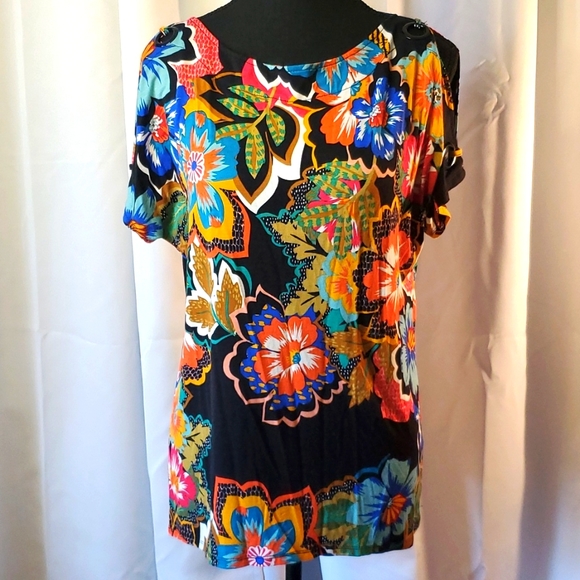 2/$20 Floral Top - Picture 1 of 4